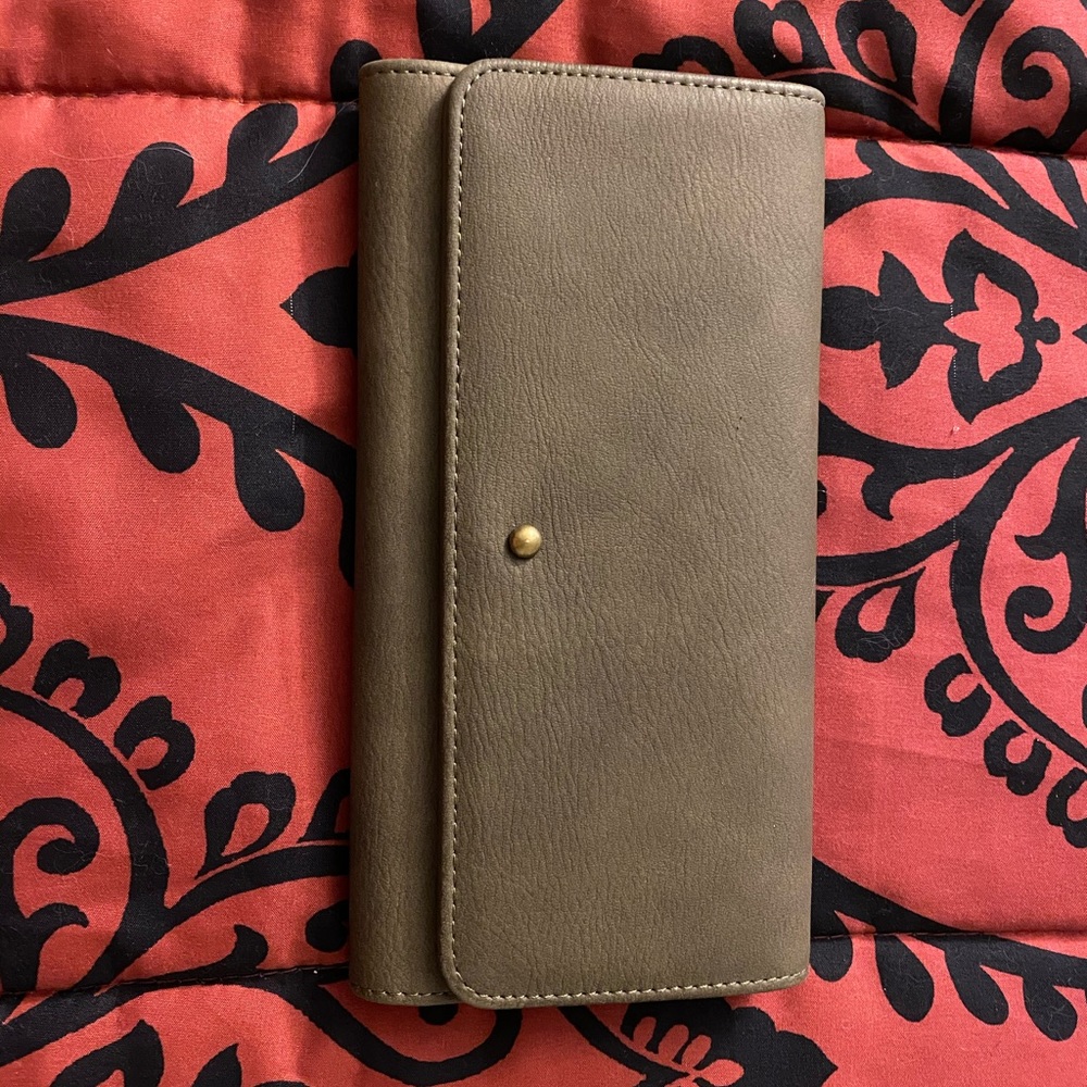 Olive Green clutch wallet 🥳🤩